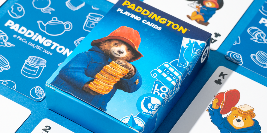 A Puckator új licencelt kollekciójai között egy igazi különlegességet üdvözölhetünk, a Paddington Macit!